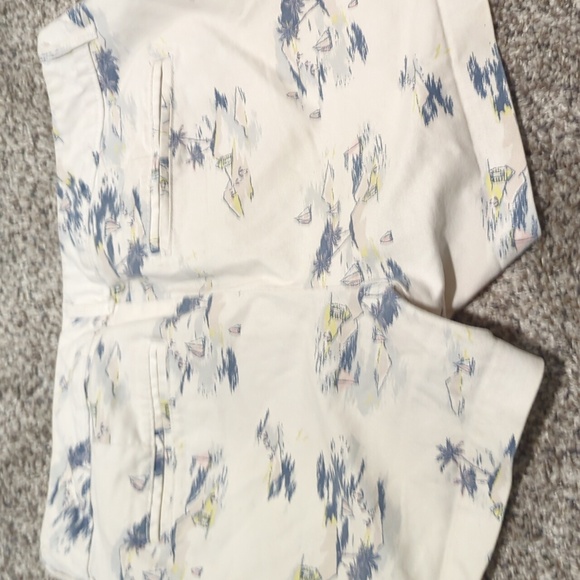 Old navy printed shorts - Picture 2 of 4